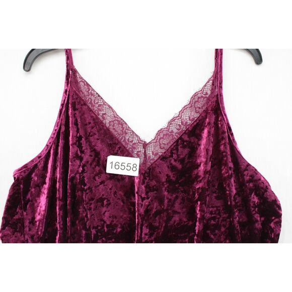 Torrid Tank Top Women’s 1X Burgundy Crushed Velvet Cami Y2K Party Whimsy Goth - Picture 7 of 7